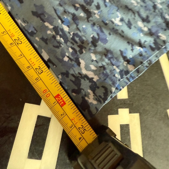 Athleta Blue Wide Leg Cropped Pants Blue Camo Pattern- {6} - Picture 4 of 11